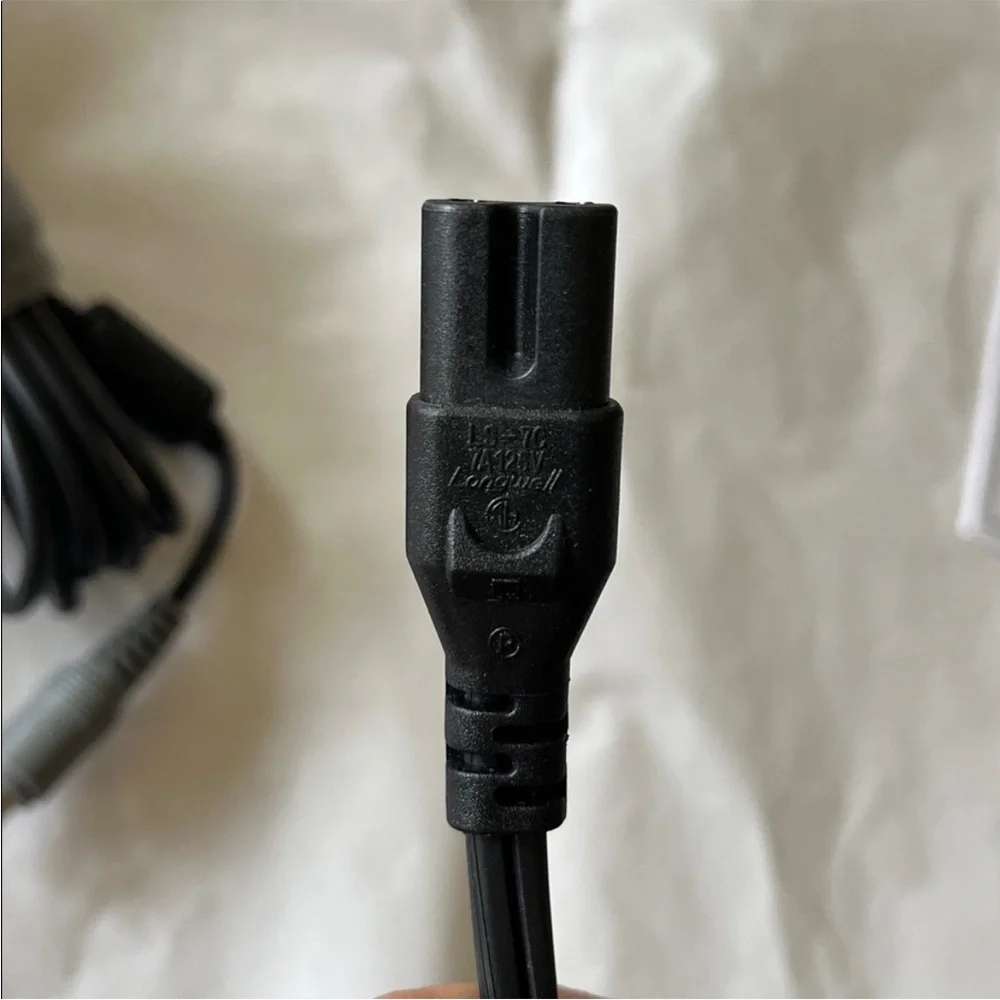NEW Genuine Lenovo THINKPAD 90W AC Adapter P/N 40Y7659